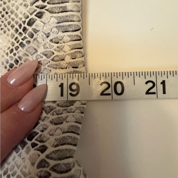 #114 Insight New York Cream Coat with Snake-Print Trim. Excellent Condition. - Picture 13 of 16